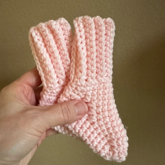 Preemie Warm Soft Pink Baby Booties/Socks - Picture 2 of 4